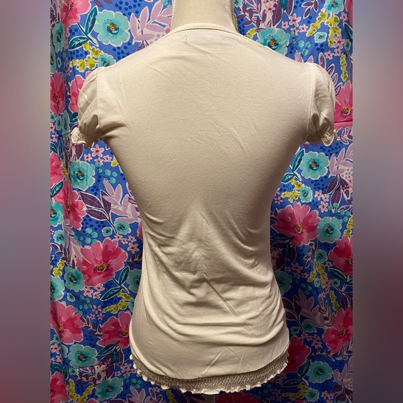 💕3 for $20💕 Blouse with stretchy garter on both sleeves - Picture 4 of 6